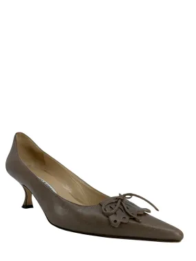 Size 9 Manolo Blahnik Leather Pointed-Toe Pumps