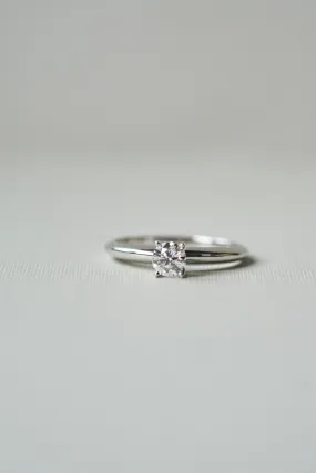 14k White Gold 0.38 Carat White Diamond Ring Size 7.75